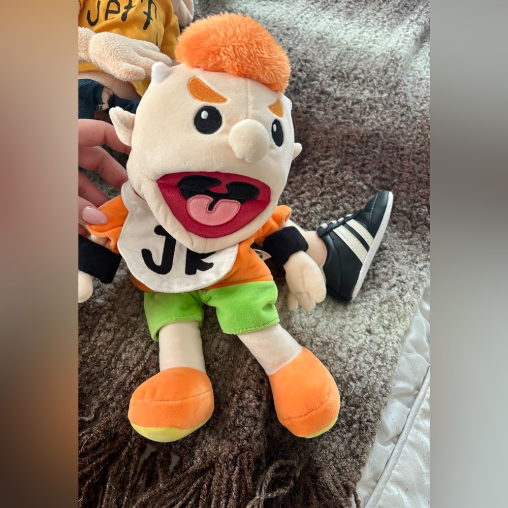 Plush Puppet. - Picture 2 of 3